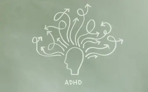 Ilustracja przedstawia głowę z mnóstwem strzałek wychodzących z niej we wszystkich kierunkach, symbolizującą ADHD typ mieszany i natłok myśli.